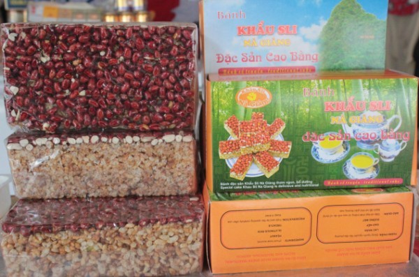 Giữ gìn bản sắc văn hóa từ hoạt động kết nghĩa giữa các cụm dân cư hai bên biên giới.